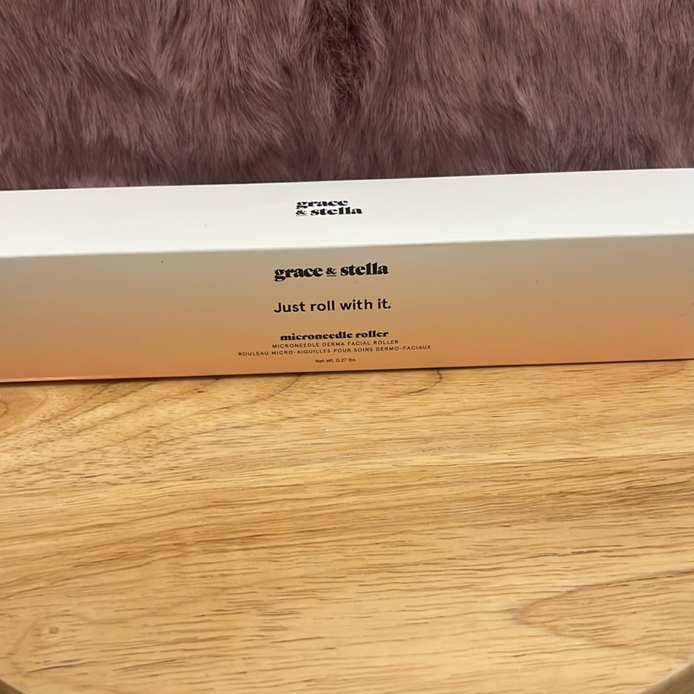 Grace & Stella
Microneedle Derma Facial Roller Set, 1 Roller, 0.27 lbs